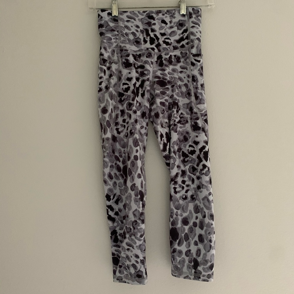 Grey leopard leggings